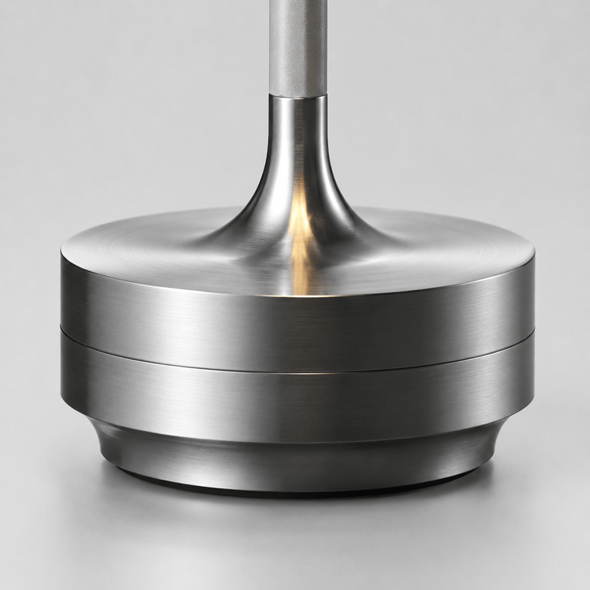Rise-Light Kabellose LED-Tischleuchte, dimmbar, moderne Metall-Tischleuchte