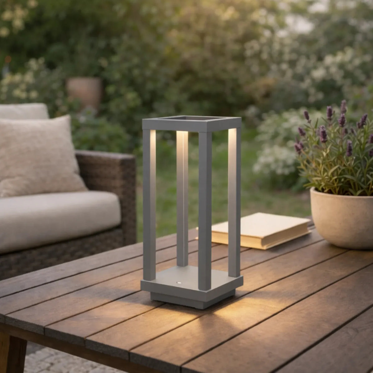 Rise-Light Silber Kleine moderne Tischlampe
